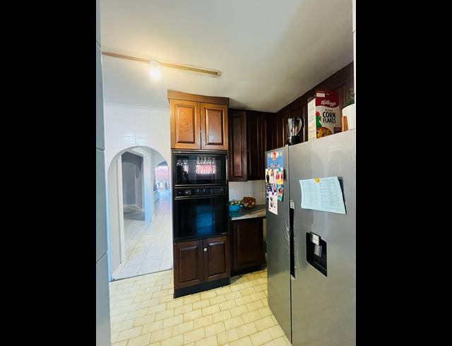 3 BEDROOM HOUSE FOR SALE IN BIRCHLEIGH NORTH